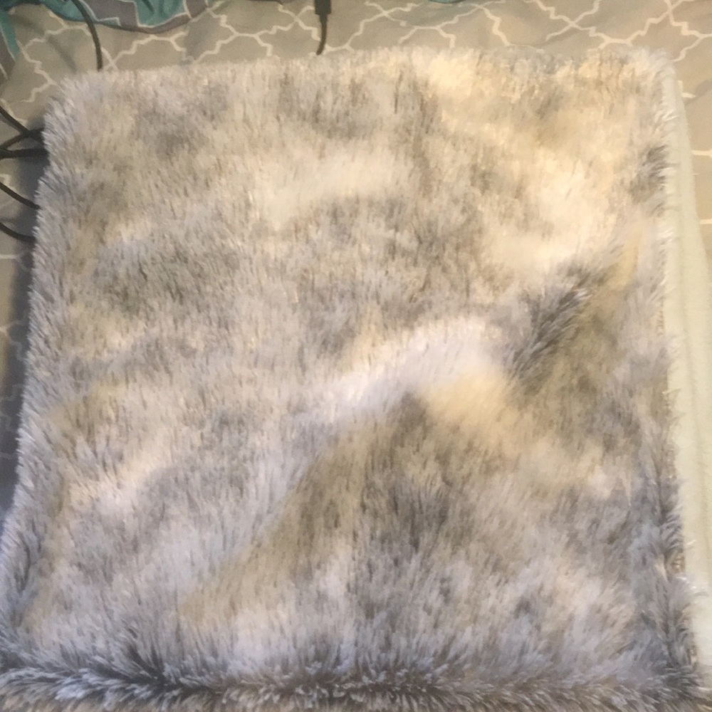 Fuzzy scarf with 2 hidden pockets 2 for $12 3/4-25